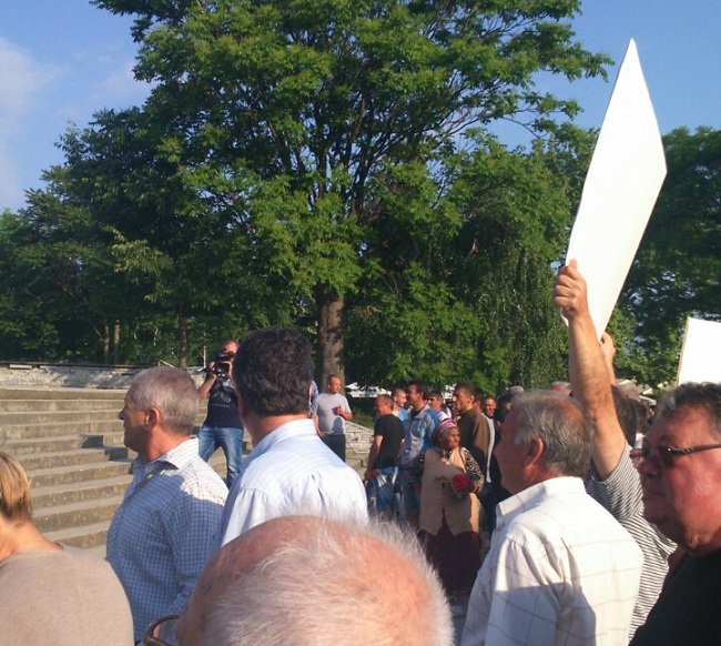 image-1403760d4a33a4879ea5a53ed5452412116f045fb154f150a6d8c02f4cbc8a41-v