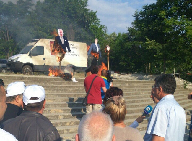 image-3b3bc9ff0657e6f41c95d571b0f890df1db8fdb4ecaf3c215d7503a0414cc750-v