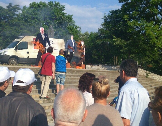 image-cc2924ce08d2fff3ace9e871615f9305a8409e7b560adcfa1623eab2e035fcc8-v